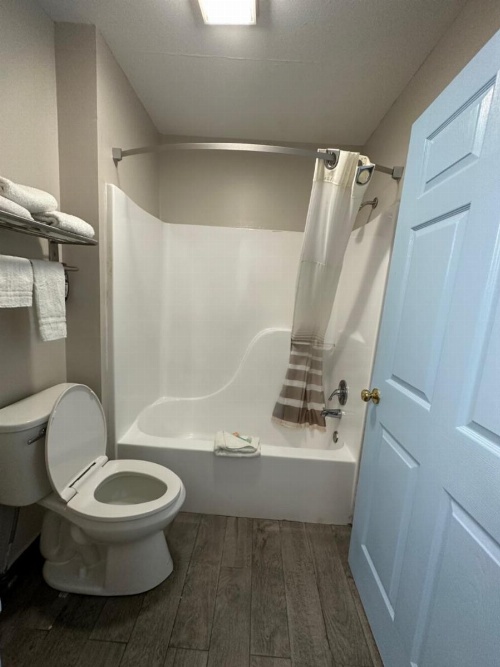 Super 8 by Wyndham Ocean Springs Biloxi image 15