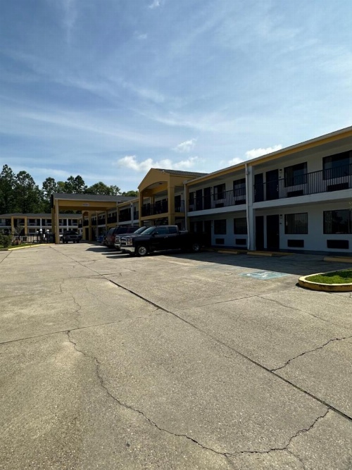 Super 8 by Wyndham Ocean Springs Biloxi image 20