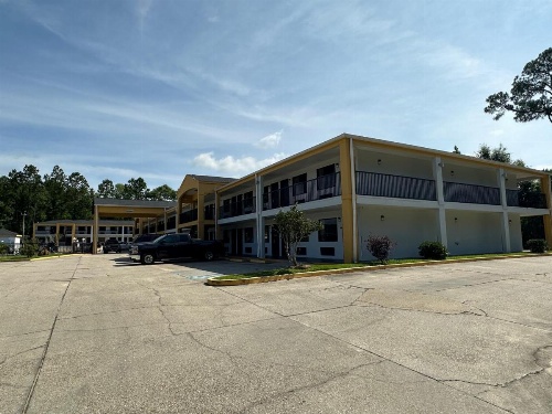Super 8 by Wyndham Ocean Springs Biloxi image 21