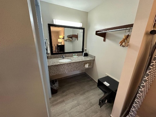 Super 8 by Wyndham Ocean Springs Biloxi image 28