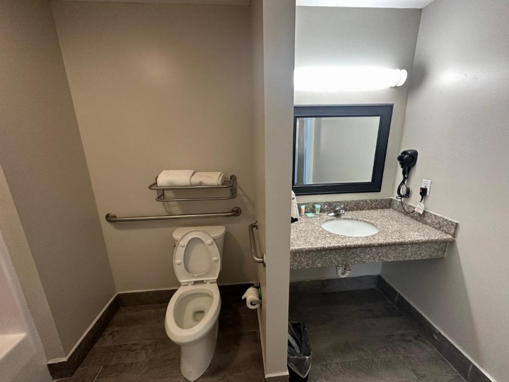 Super 8 by Wyndham Ocean Springs Biloxi Image 32