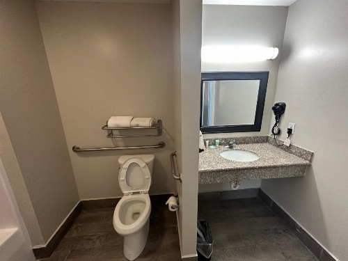 Super 8 by Wyndham Ocean Springs Biloxi image 32