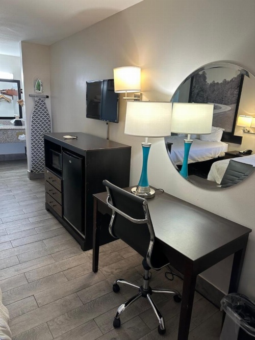 Super 8 by Wyndham Ocean Springs Biloxi image 34