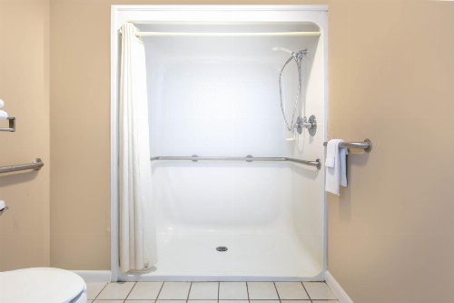 Super 8 by Wyndham Ocean Springs Biloxi image 39