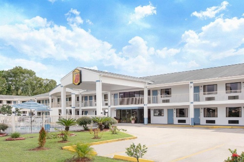 Super 8 by Wyndham Ocean Springs Biloxi image 40