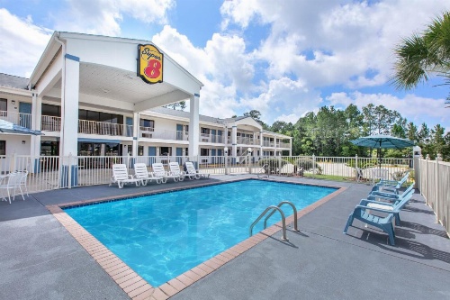 Super 8 by Wyndham Ocean Springs Biloxi image 43